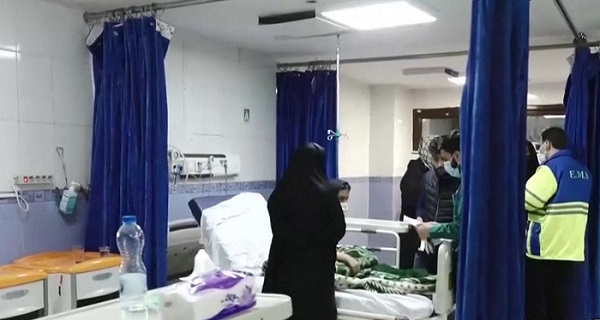 İran'da panik! 25 eyalete yayıldı 5 bini aşkın öğrenci zehirlendi