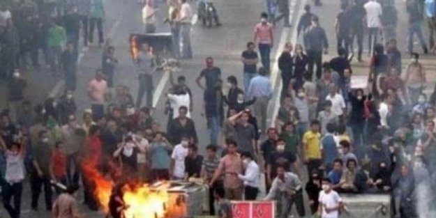 İran’da polisler protestoculara ateş açtı!