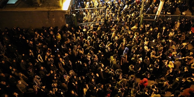 İran'da protestolar ülkeye yayılıyor!