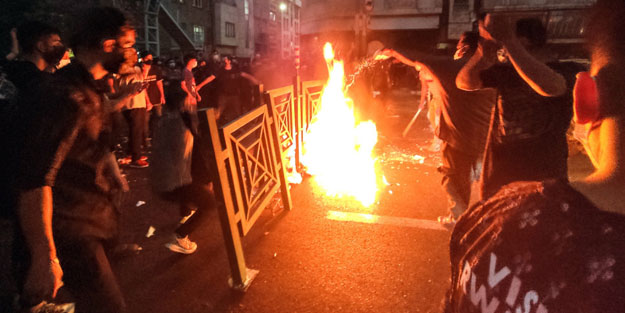 İran'da protestoya katılmanın bedeli ağır olacak