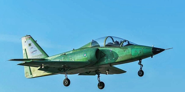 İran'da sivil eğitim uçağı düştü