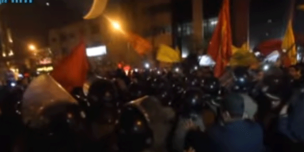 İran'da Suudi elçiliği ateşe verildi