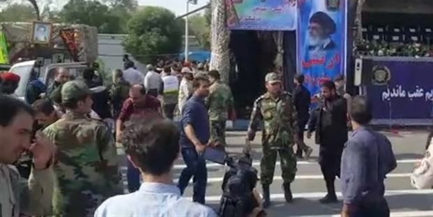 İran'da askeri geçiş sırasında terör saldırısı! Ölü ve yaralılar var