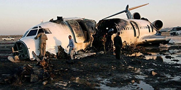 İran'da yolcu uçağı düştü: Onlarca ölü var