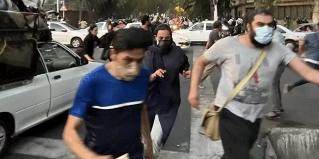 İran'daki Evin Hapishanesinde çıkan olaylarda 4 kişi hayatını kaybetti