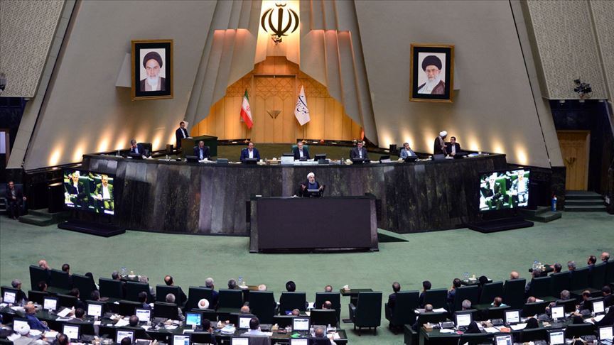 İran'daki muhafazakar milletvekili, ekonomik kriz nedeniyle açlık grevine başladı