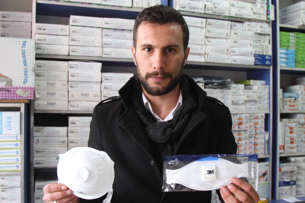 İran’daki ölümlerden sonra Van’da maske satışları arttı 