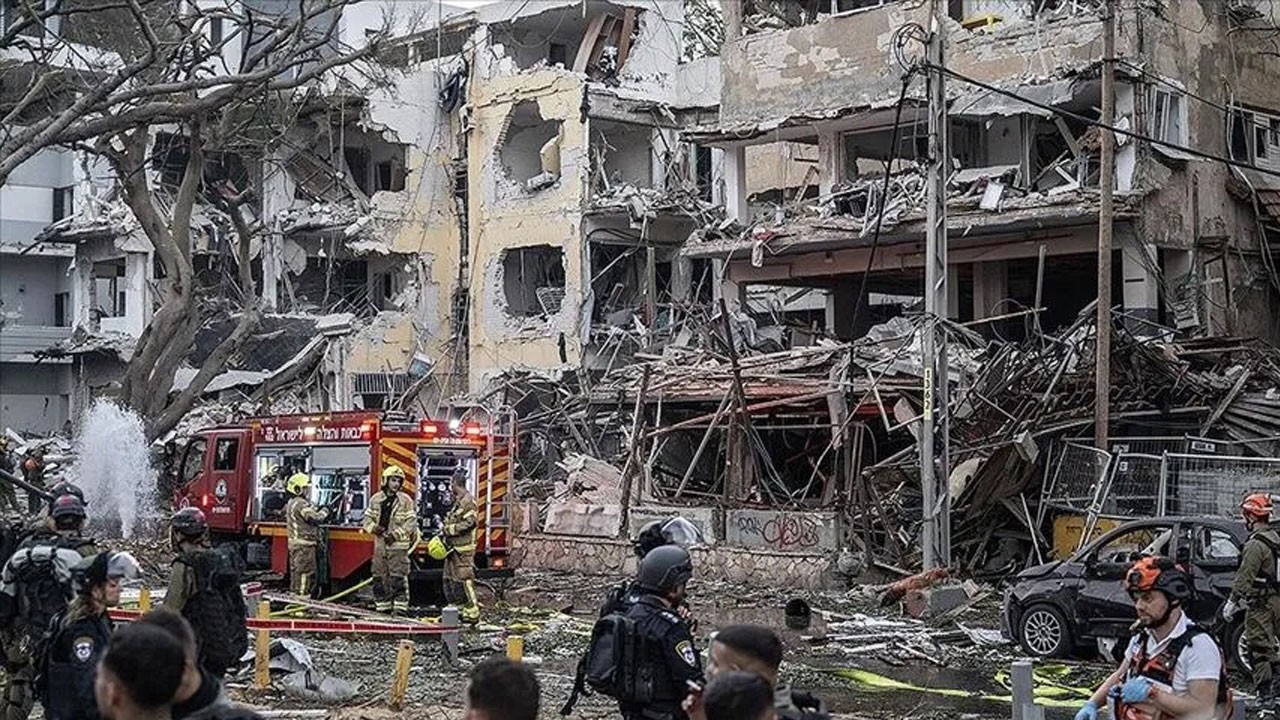 İran’daki yıkımın boyutları açıklandı: 20 bin bina, 77 hastane, 65 okul vuruldu!