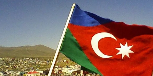 İran'dan beklenmedik karar: Azerbaycan Türkçesine yasak! O Türk yazarı kitabı yazdı ama basılmadı!