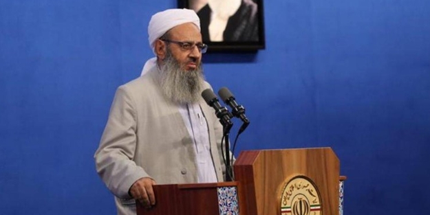 İran'dan büyük alçaklık: Camiye ve namaz kılan sünni halkın üzerine ateş açıldı!