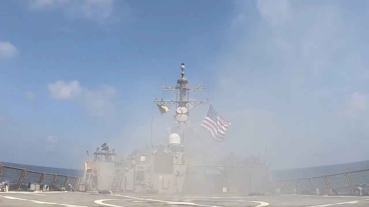 İran'dan "Gerçek Vaad 4" kasırgası! ABD ve İsrail gemileri denizin ortasında vuruldu!