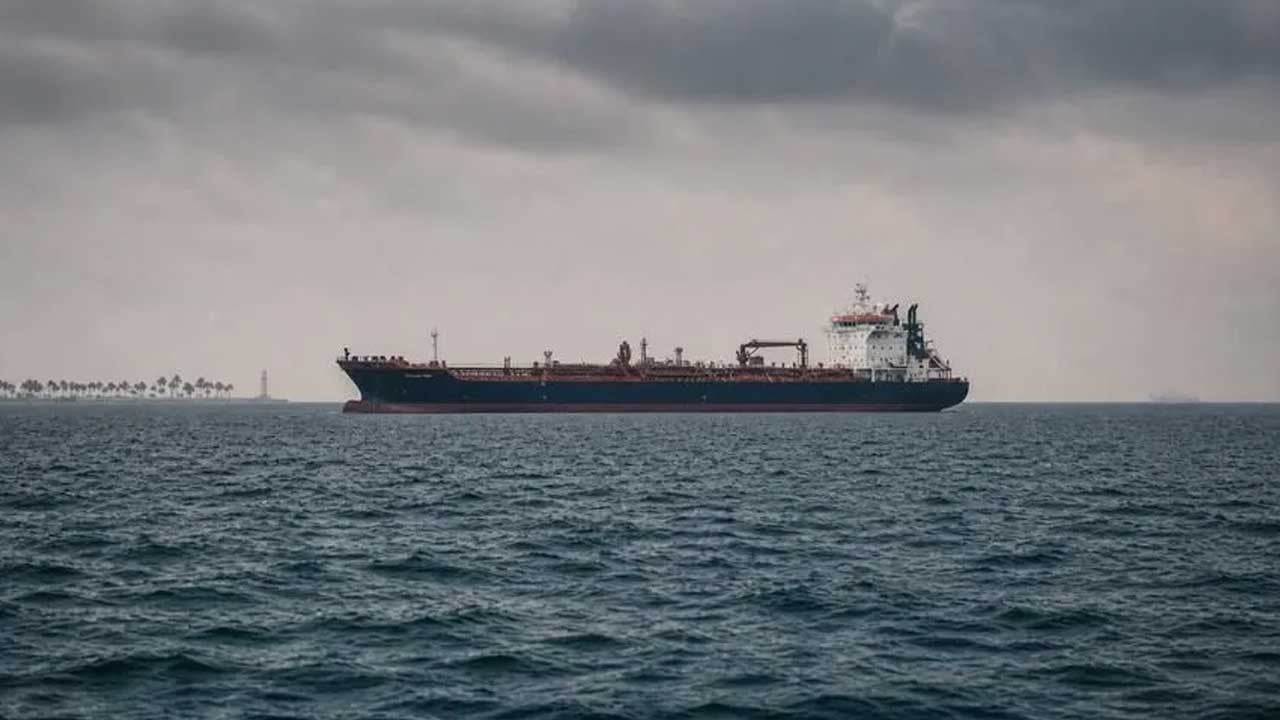 İran’dan Hürmüz Boğazı üzerinden petrol ihracatı tehdidi