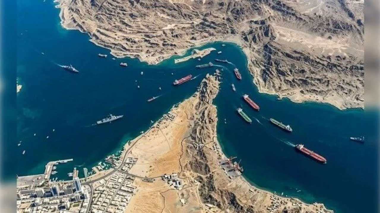 İran’dan Hürmüz’de 56 gemiye yaptırım tehdidi