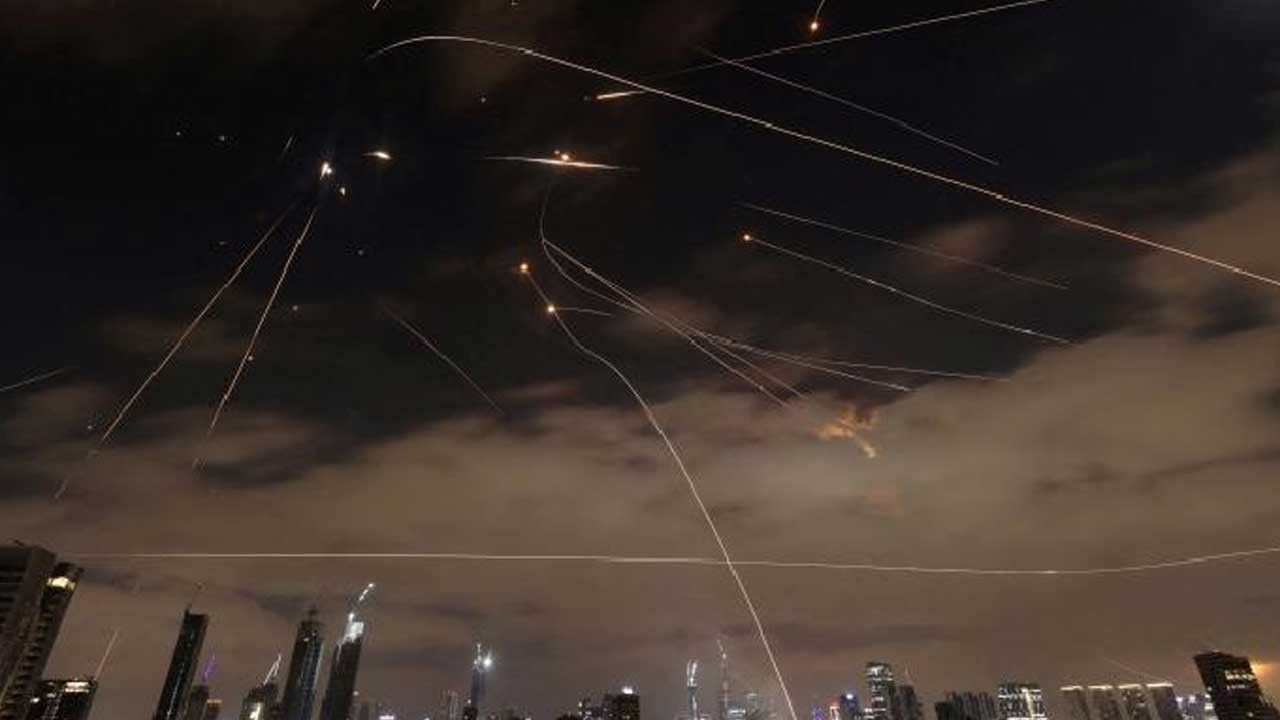 İran'dan Siyonistlere misilleme! Tel Aviv'de patlama sesleri duyuldu