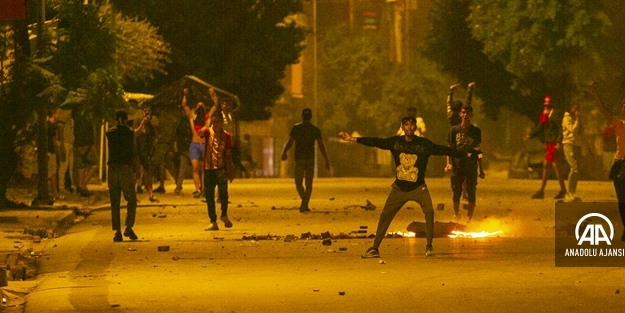 İran'dan sonra Tunus: Sokaklar karıştı, protestolar büyüyor!