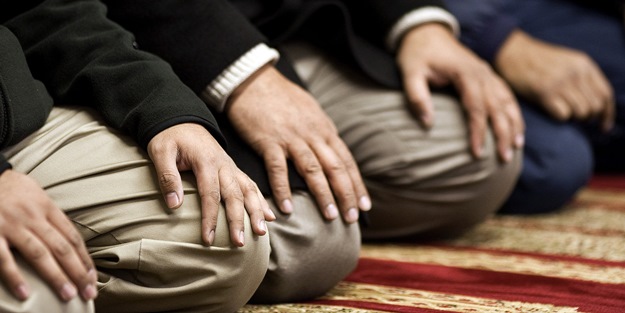 İran'dan Sünni alime namaz engeli