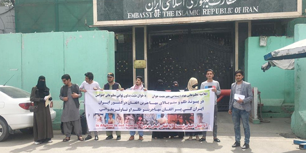 İran'ın Afgan göçmenlere yönelik uyguladığı şiddet protesto edildi!