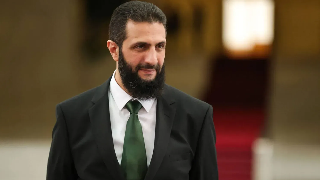 İran'ın Amerikancılıkla suçladığı Ahmed Şara'dan tarihi kapak: 'Biz, Irak'a Amerikan tanklarının sırtında giren İran değiliz'