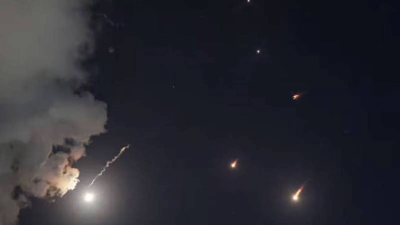 İran'ın balistik füzeleri Demir Kubbe'yi deldi