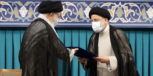 İran’ın yeni Cumhurbaşkanı Reisi, mazbatasını aldı