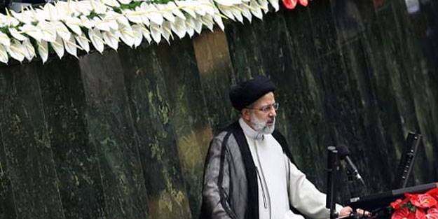 İran’ın yeni Cumhurbaşkanı resmen göreve başladı