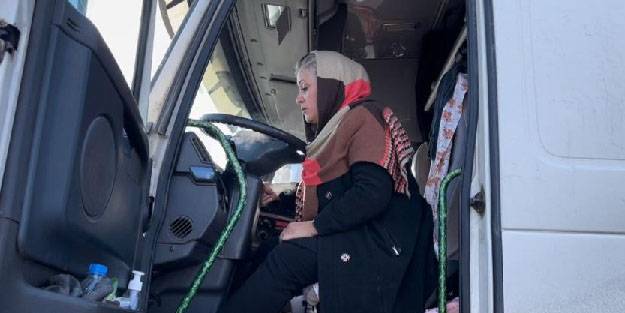 İranlı kadın tır sürücüsü, aracının motoru donunca Erzurum’da mola verdi
