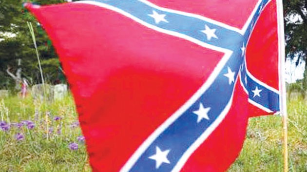 Irkçı bayrak indiriliyor