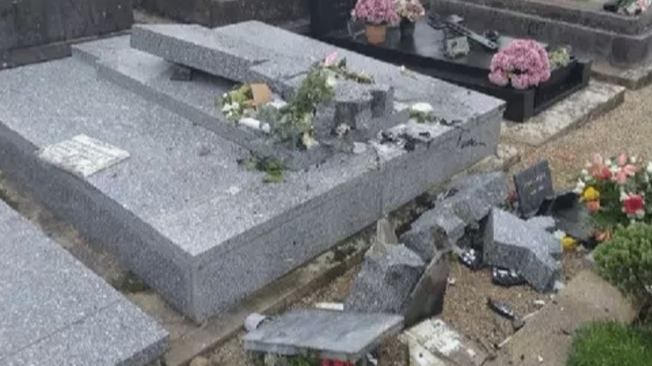 Irkçı Le Pen'in mezarı yıkıldı