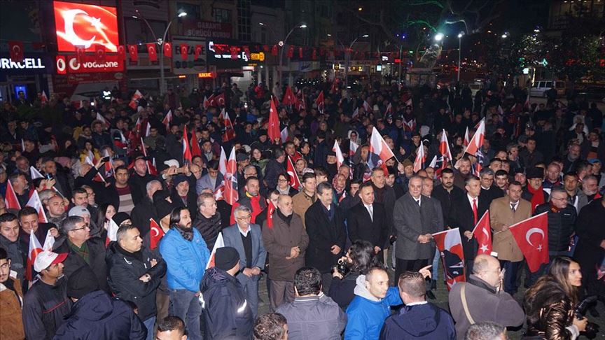 Irkçı Yunan milletvekili Balıkesir'de protesto edildi