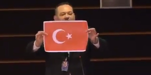 Irkçı Yunan vekile ülkesinden şok! 'Asla kabul edilemez'