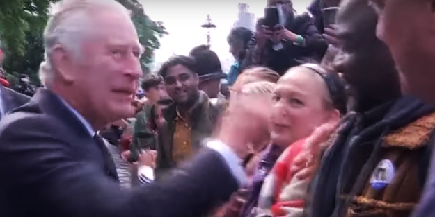 Irkçılık kanlarında var! Kral Charles’tan siyahi vatandaşa skandal hareket!