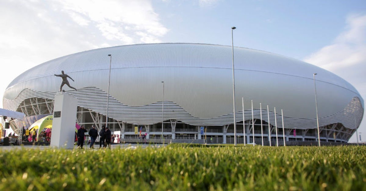 Irkçılık nedeniyle Romanya'ya seyircisiz oynama cezası