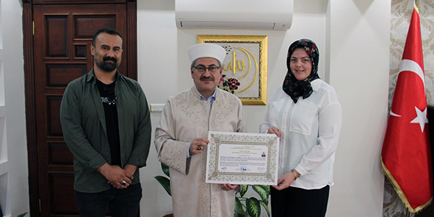 İrlandalı kadın İslam'la şereflendi Elif ismini aldı