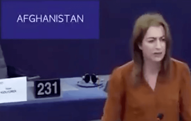 İrlandalı kadın vekil, Avrupa'nın alçaklığını deşifre etti