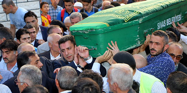 Irmakta boğulan öğretmen ebedi yolculuğuna uğurlandı