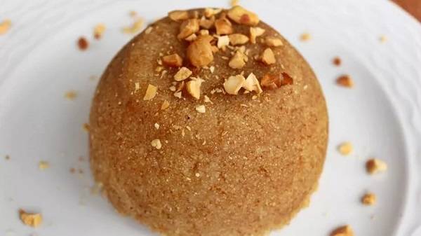 İrmik helvası nasıl yapılır? Kolay sütlü irmik helvası tarifi