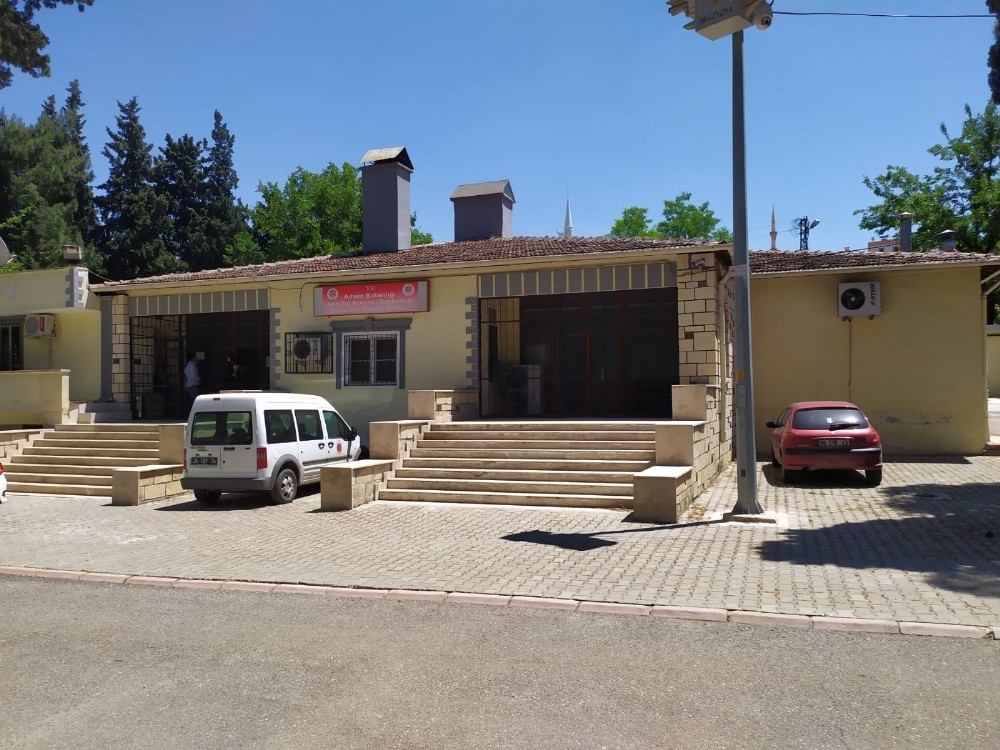 İş adamı, iki kadının bıçaklı saldırısı sonucu öldü 
