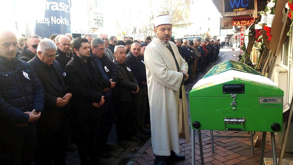 İş adamı son yolculuğuna hüzünle uğurlandı 