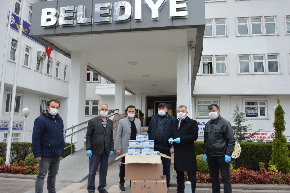 İş adamından belediyeye 4 bin maske 