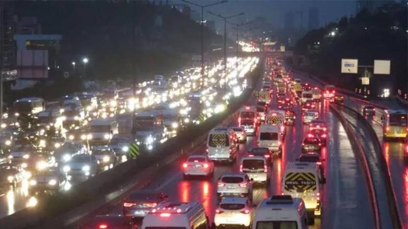İş bilmez Ekrem'in işleri! Burda da mı engellendi? Akan trafiğin kitlenmesi de mi, engellendiği için!