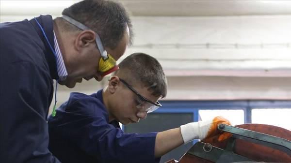 İş garantili ücretsiz okula nasıl kayıt yaptırılır? İş garantili meslek liseleri hangileri?