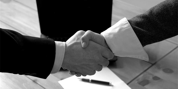 İş görüşmesinde saçınızla oynamayın!