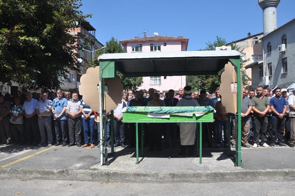 İş kazasında hayatını kaybeden orman işçisi son yolculuğuna uğurlandı 