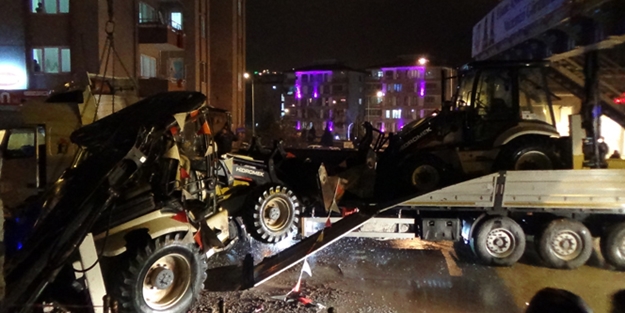 İş makinesi taksiyi böyle ezdi! - VİDEO