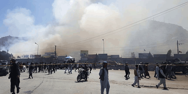 İş merkezinde yangın: 120 mağaza kül oldu