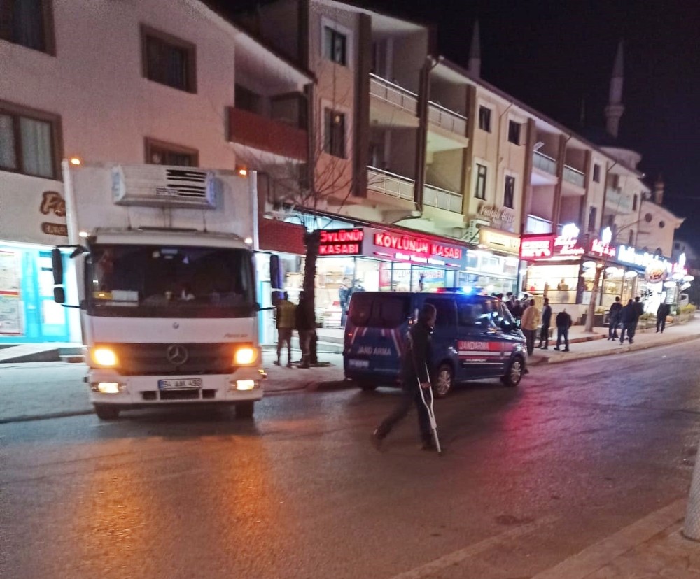 İş yeri sahibi dükkanının önünde silahla vuruldu: 1 yaralı 