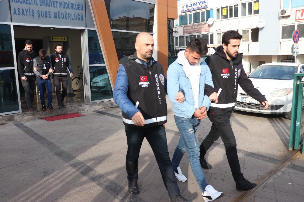 İş yerinden 10 bin TL çalan iki hırsız yakayı ele verdi 
