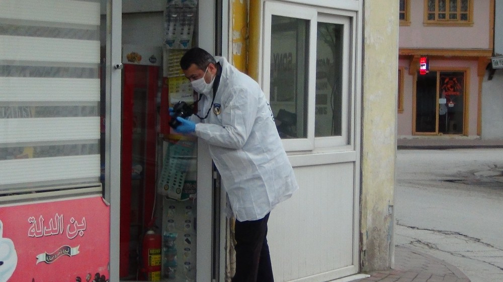 İş yerine giren hırsızlar kumbaradaki 5 bin TL’yi çaldı 