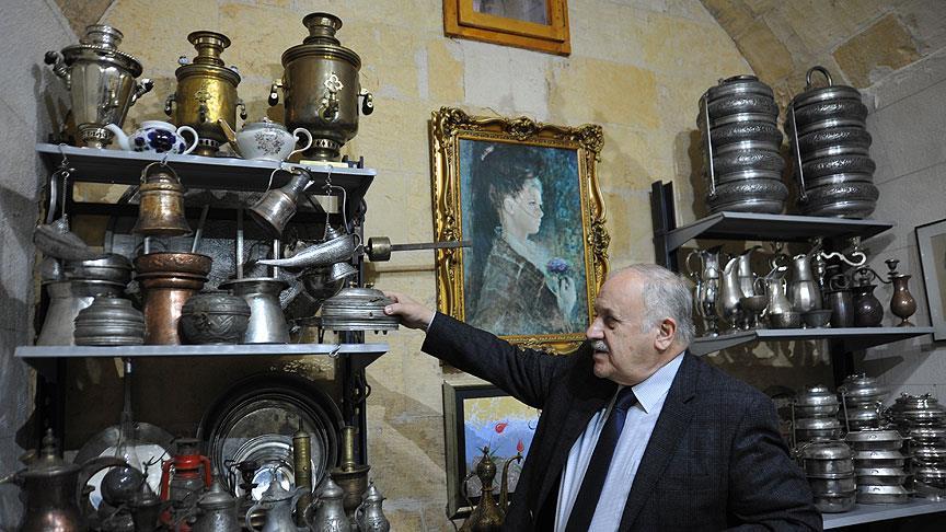 İş yerini adeta müzeye çevirdi