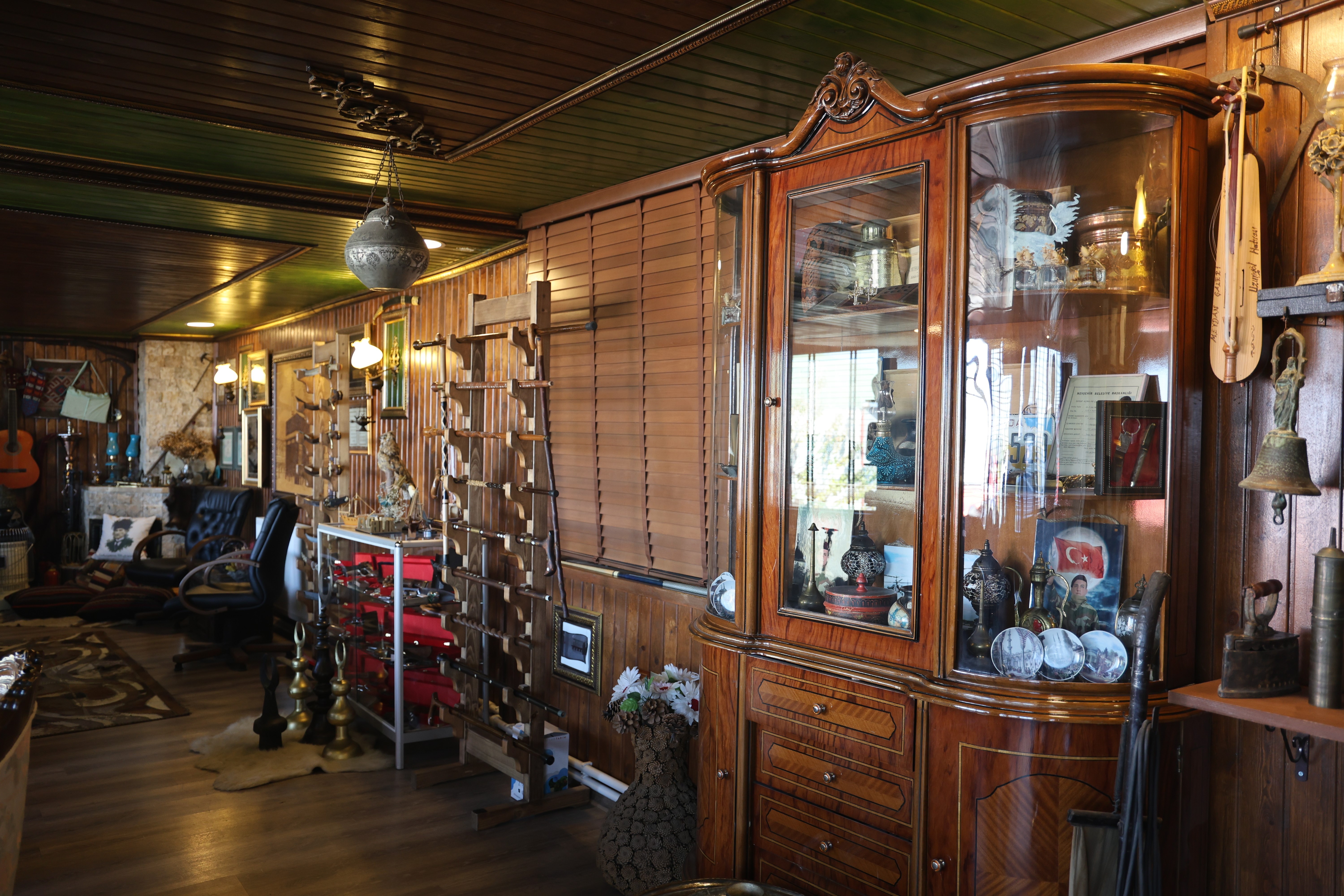 İş yerini müzeye çevirdi